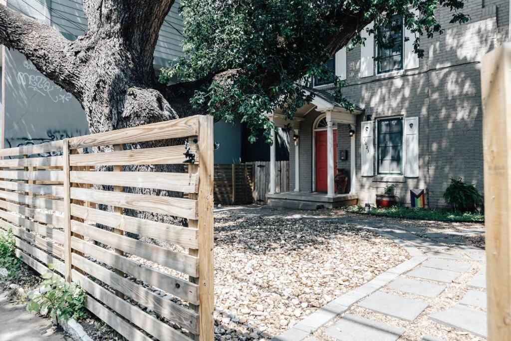 Stunning Victorian Home At Ut And Downtown オースティン エクステリア 写真