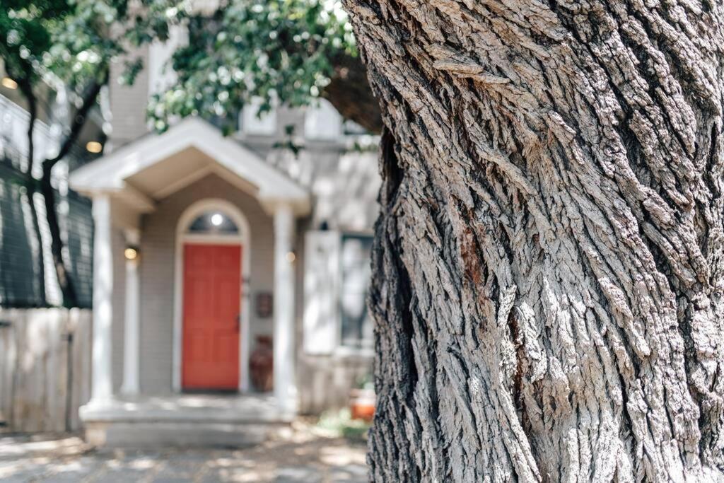 Stunning Victorian Home At Ut And Downtown オースティン エクステリア 写真