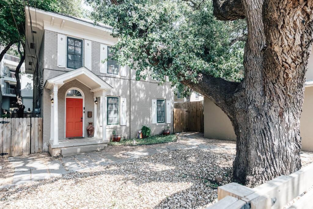 Stunning Victorian Home At Ut And Downtown オースティン エクステリア 写真